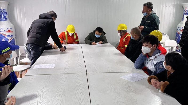 在选择成人高考辅导班时，可以从以下几个方面来参考价格：